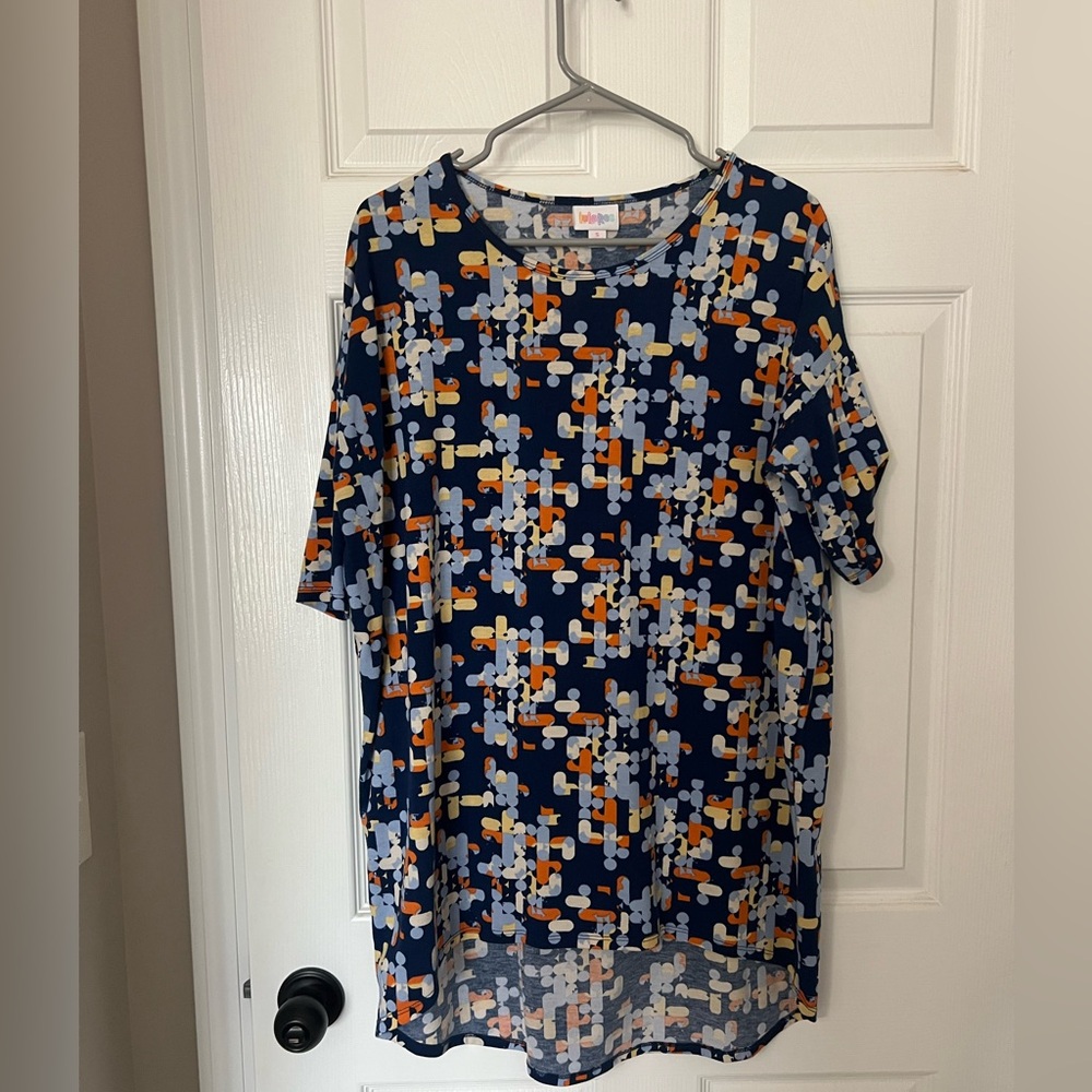 LuLaRoe shirt size small